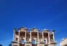 Partir en janvier : les meilleures destinations soleil à explorer People Walking Near Beige Concrete Building