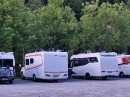 Que choisir entre un fourgon amenage et un camping car ?