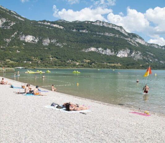 Les secrets méconnus de la plage du lac du Bourget un havre de paix en Savoie