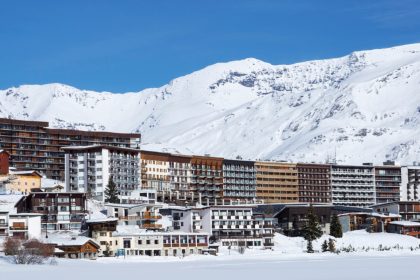 Les avantages uniques de séjourner dans un hôtel au ski dans les Alpes