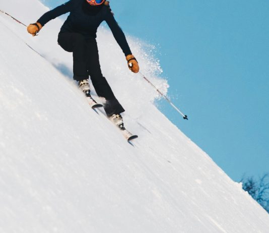 Vacances d'hiver : quelles différences entre les skis pour homme et femme ?