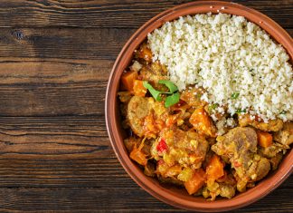 Voyage au cœur de la Tunisie : découvrez le couscous tunisien, un plat emblématique